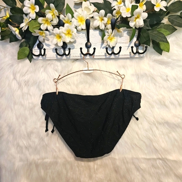 Old Navy Embroidery Embellishments Cut Out String Tie Bikini Bottoms - Picture 2 of 6